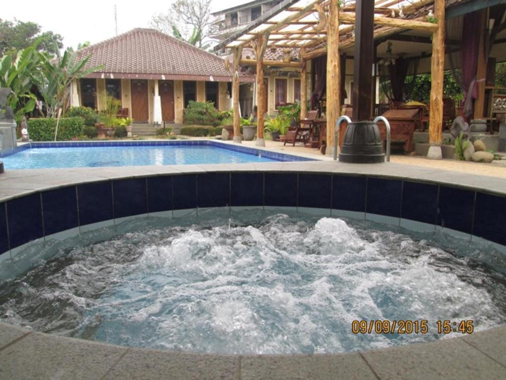 Taman Teratai Hotel