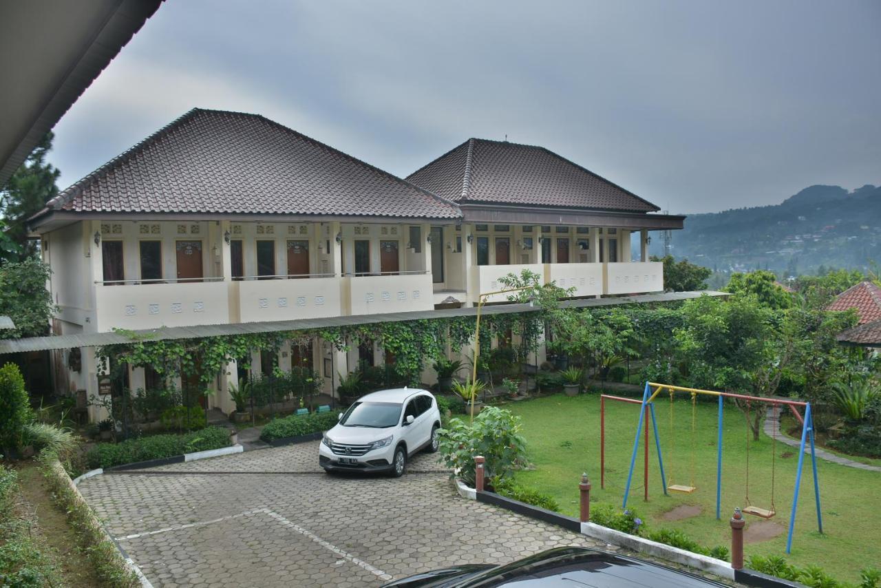 Taman Teratai 3*