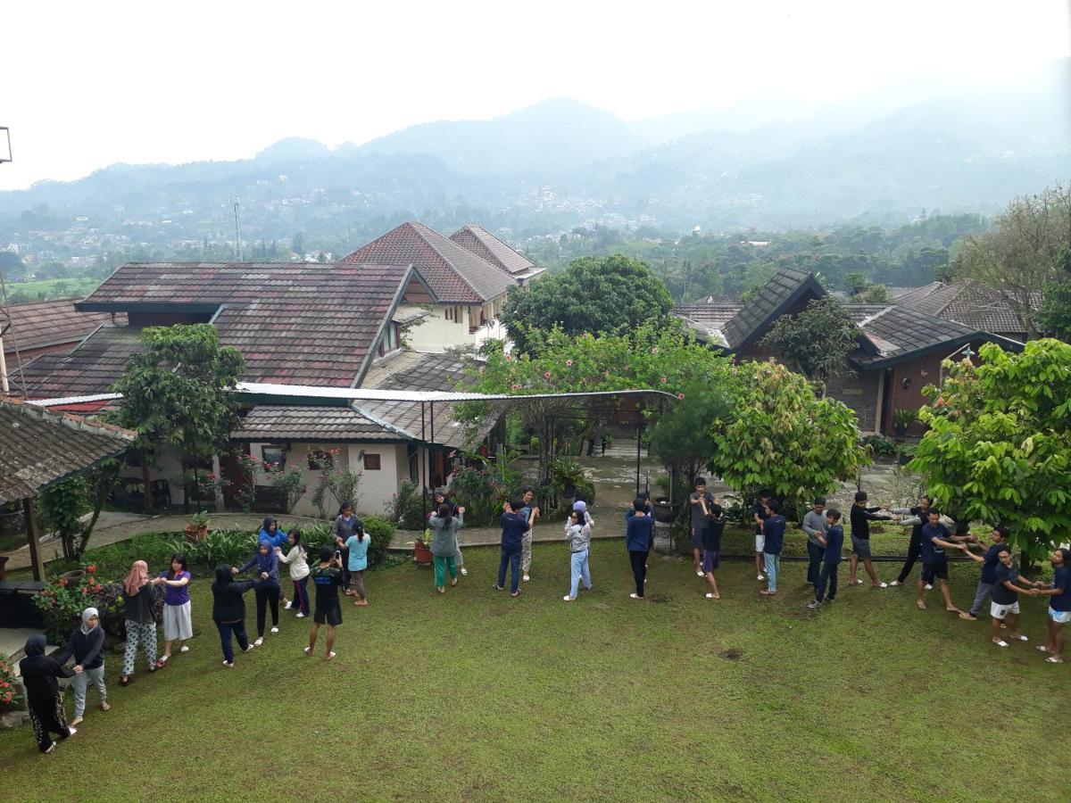 Taman Teratai 3*